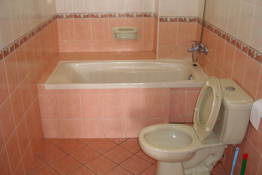 Dorcas Service Apartment - Marina Court Kota Kinabalu Room photo