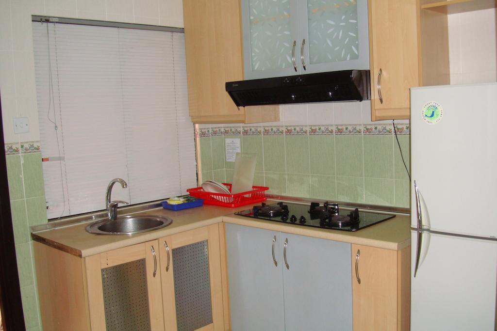 Dorcas Service Apartment - Marina Court Kota Kinabalu Room photo