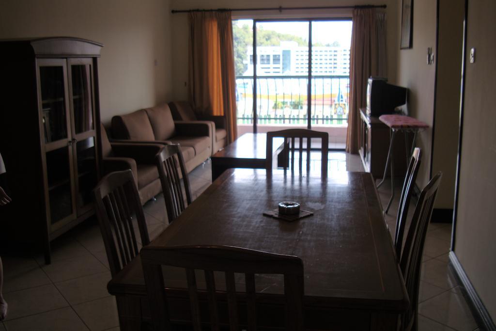 Dorcas Service Apartment - Marina Court Kota Kinabalu Room photo