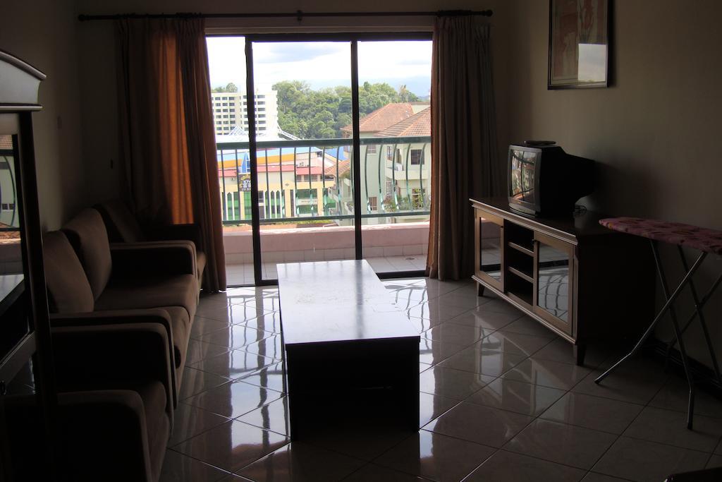 Dorcas Service Apartment - Marina Court Kota Kinabalu Exterior photo